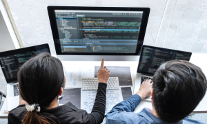 centro de excelência de rpa e a imagem possui dois especialistas 