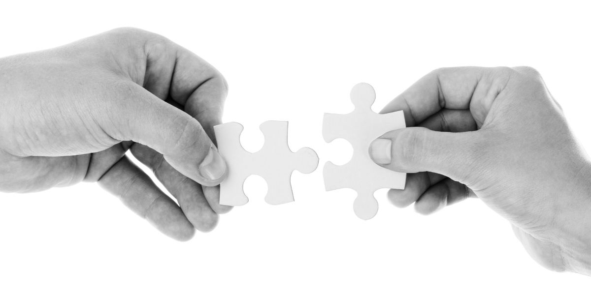 Representação visual de sistemas conectados em rede, simbolizando fluxo contínuo de dados.