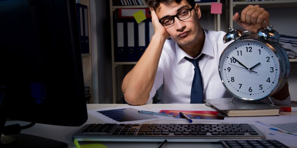 Executivos analisando dados e fluxos digitais, representando decisões estratégicas em projetos de inteligência artificial.